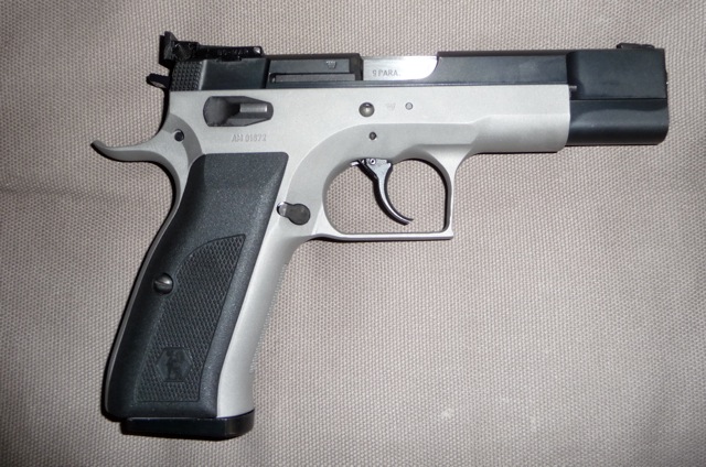 Sphinx AT-2000. Самозарядный пистолет. (Швейцария)